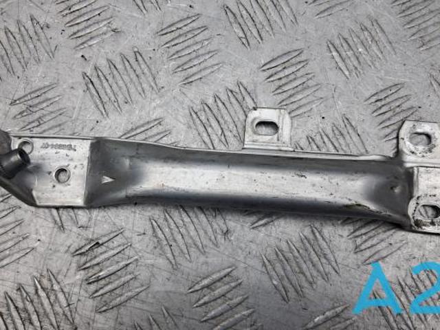 Кронштейн бампера переднього, правий 51117158894 BMW