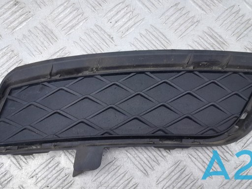 Заглушка ПТФ бампера переднього права 51117210470 BMW