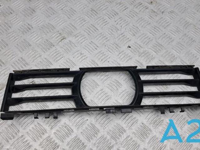 Решітка переднього бампера, центральна 51117385268 BMW