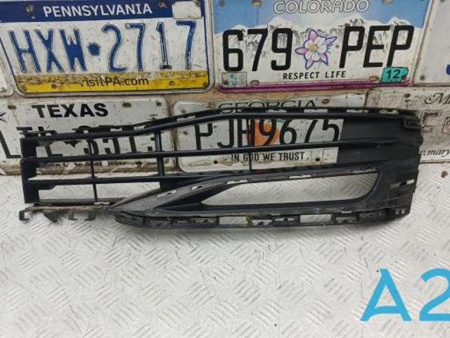 Решітка переднього бампера, права 51117385278 BMW