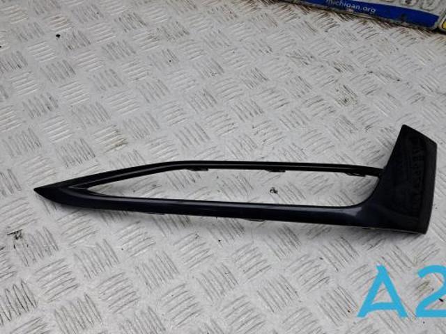 Ободок/окантовка фари протитуманной, правий 51117385282 BMW