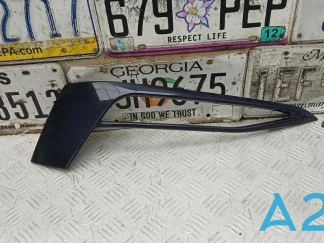 Ободок/окантовка фари протитуманной, правий 51117385282 BMW