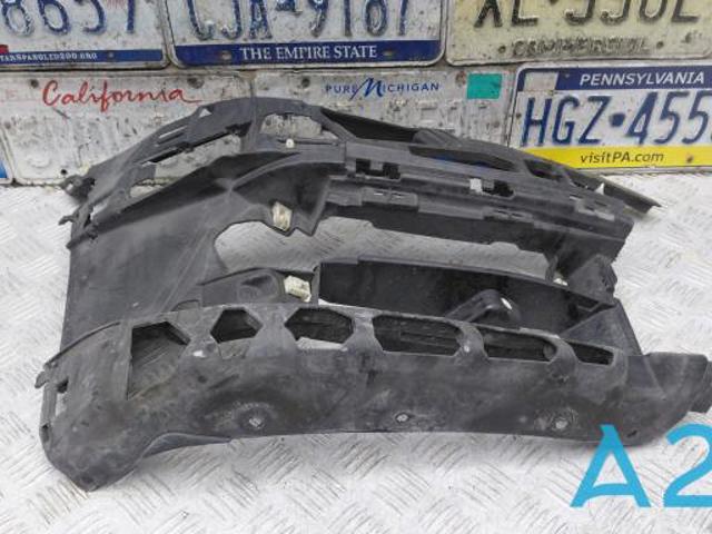 Кронштейн кріплення протитуманной фари, правої 51117385346 BMW