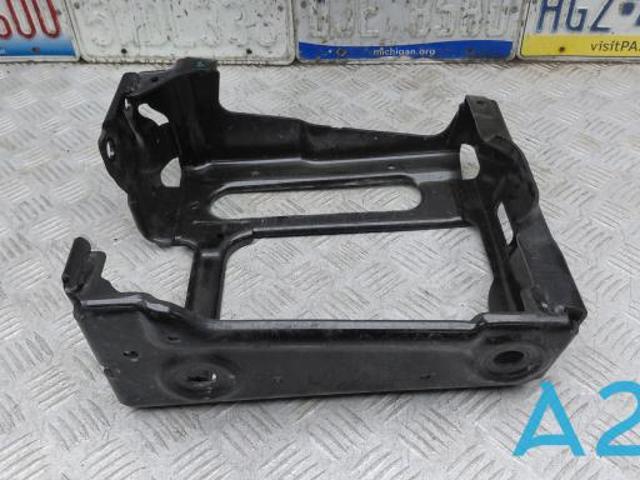 Кронштейн арки колеса (лонжерона) правий 51117399916 BMW