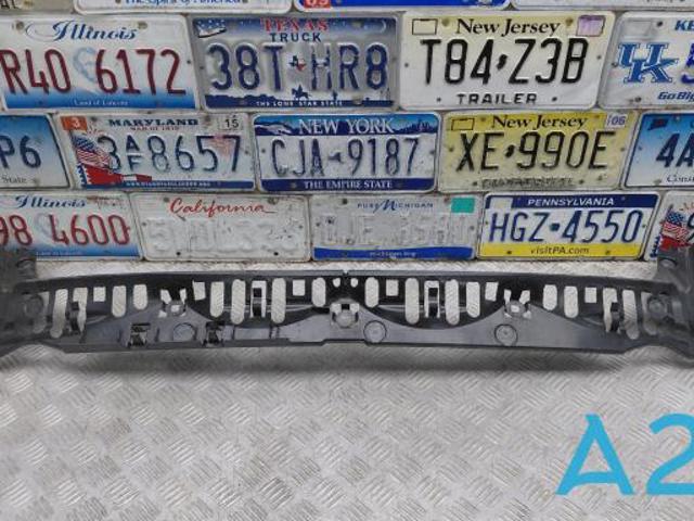 Кронштейн бампера заднього, центральний 51127357144 BMW