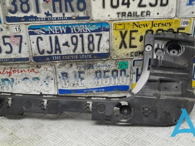 Кронштейн бампера заднього, правий 51127400666 BMW