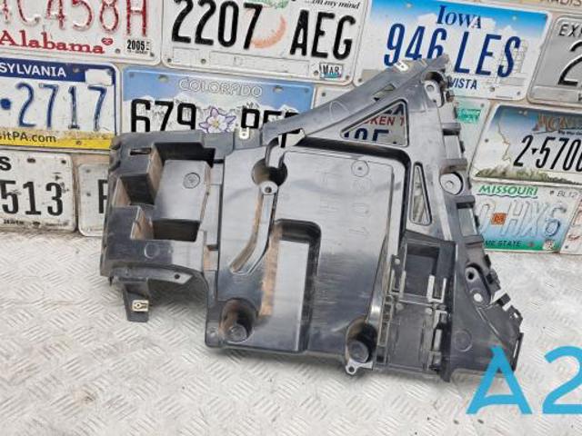 Напрямна заднього бампера, ліва 51127400667 BMW