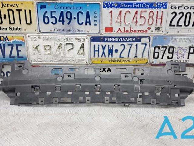 Кронштейн бампера заднього, центральний 51127428024 BMW