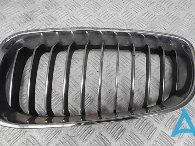 Решітка радіатора 51135A3D033 BMW