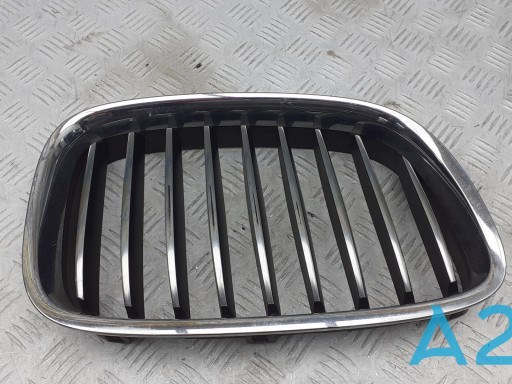Решітка радіатора ліва 51137200167 BMW