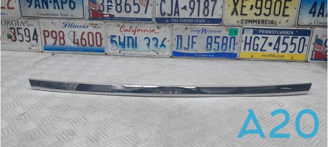 Молдинг кришки багажника 51137217156 BMW