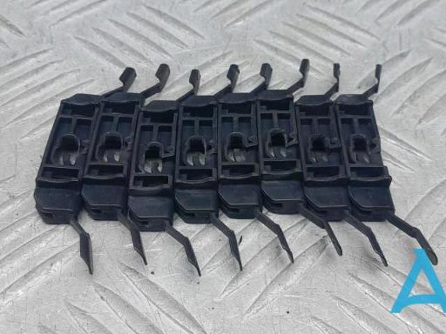 Кріплення бокового молдинга 51137258183 BMW