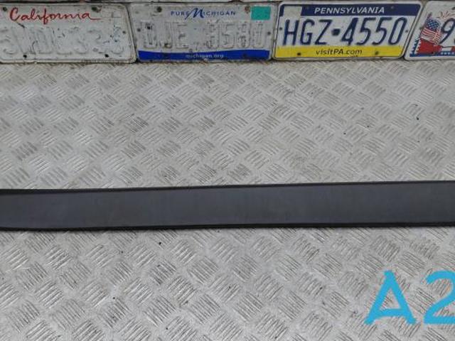 Накладка передніх дверей 51137352091 BMW