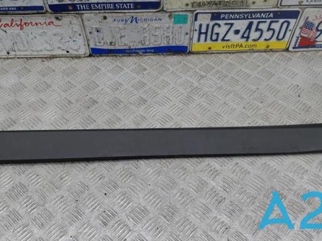 Молдинг передніх правих дверей 51137352092 BMW