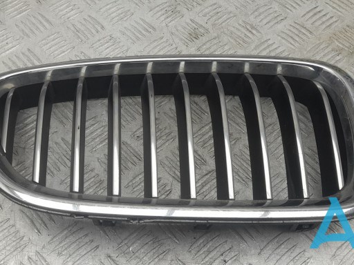 Решітка радіатора права 51137412324 BMW