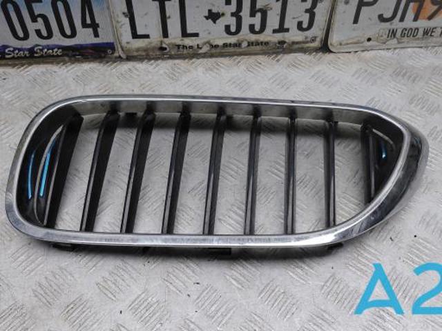 Решітка радіатора ліва 51137473701 BMW
