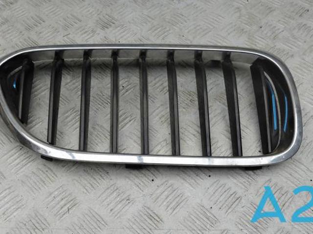 Решітка радіатора права 51137473702 BMW