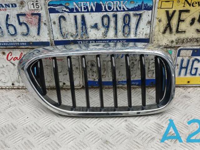 Решітка радіатора права 51137473702 BMW
