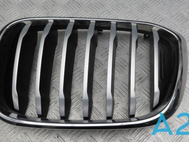 Решітка радіатора ліва 51137478669 BMW