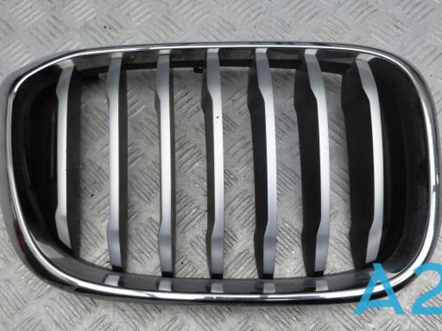 Решітка радіатора права 51137478670 BMW