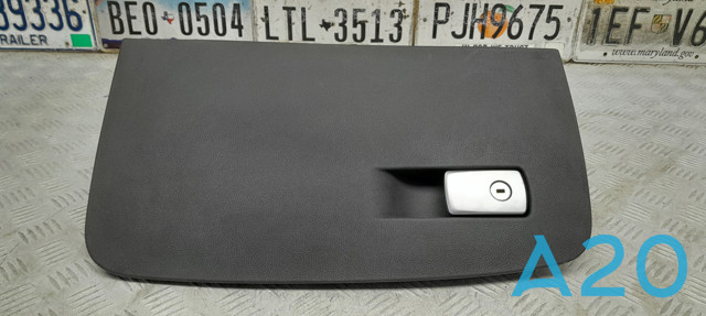 Кришка речового ящика 51169375429 BMW