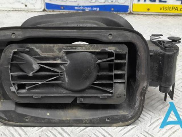 Заливна горловина бензобака 51177270761 BMW