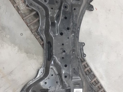 Передня балка 5120102221 TOYOTA