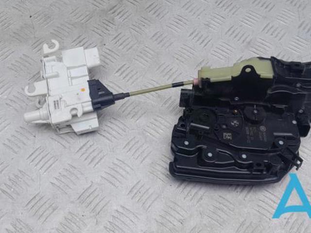 Замок двері правої передньої 51217281948 BMW