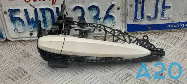 Ручка передніх дверей зовнішня, ліва 51217433843 BMW