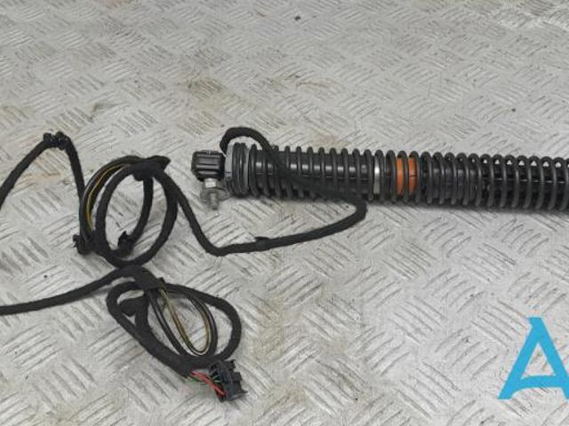 Стійка задніх дверей 51247185713 BMW