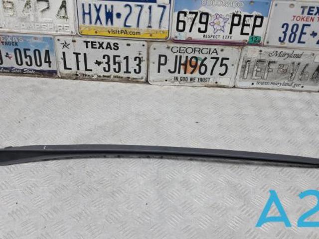Захисна накладка вітрового скла права 51317350610 BMW