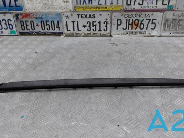 Молдинг вітрового скла правий 51317427874 BMW