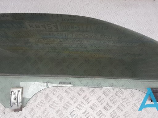 Скло передньої правої двері 51337119200 BMW