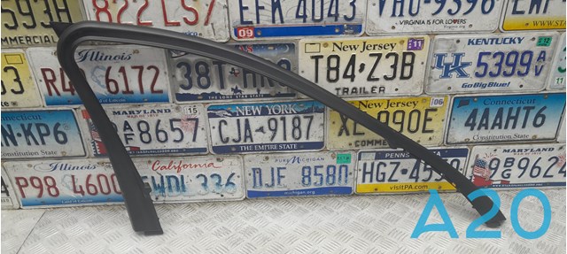 Накладка передніх лівих дверей 51337177625 BMW