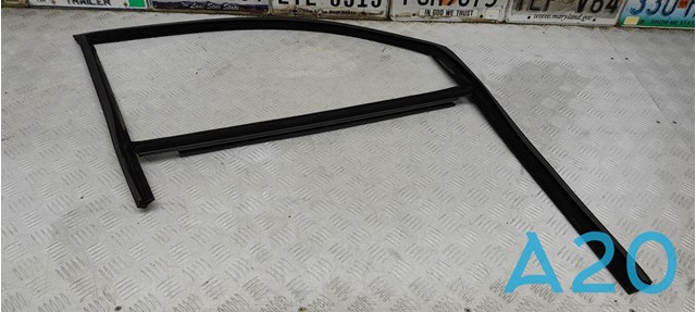 Направляюча скла рамки двері, переднього права 51337178010 BMW