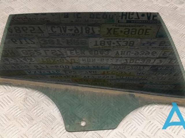 Скло заднє праве 51337193740 BMW