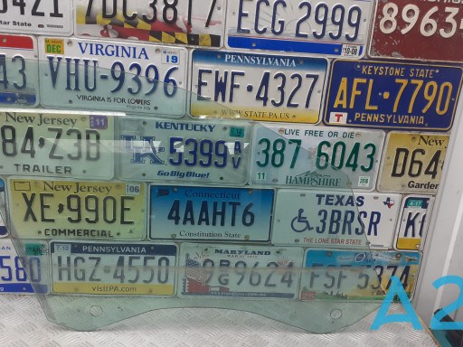 Скло передньої правої двері 51337197910 BMW