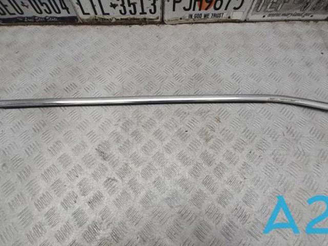 Молдинг опускного скла нижній, двері передньої, правої 51337289619 BMW