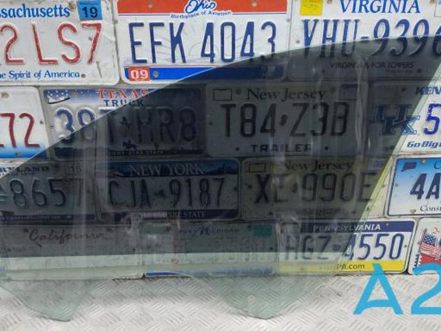 Скло передньої правої двері 51337337982 BMW