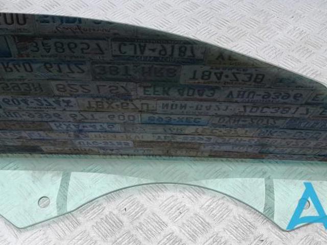 Скло передньої правої двері 51337339456 BMW