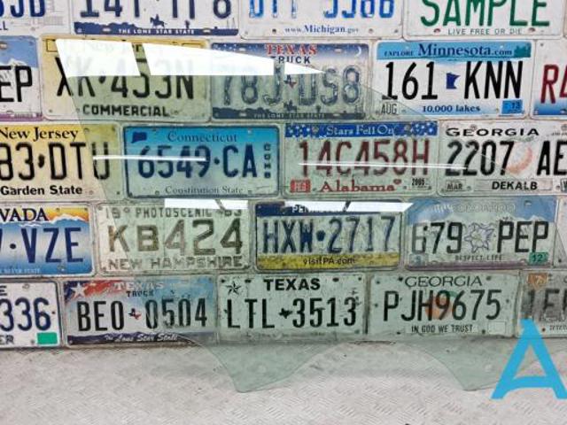 Скло пасажирських дверей 51337397130 BMW