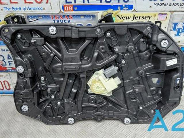 Склопідйомник передньої лівої двері 51337422879 BMW