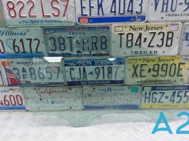 Скло передньої правої двері 51337432230 BMW