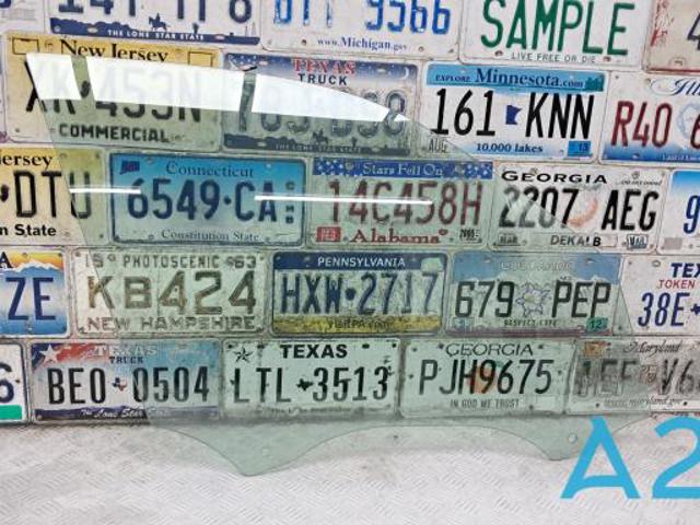 Скло передньої правої двері 51337470632 BMW