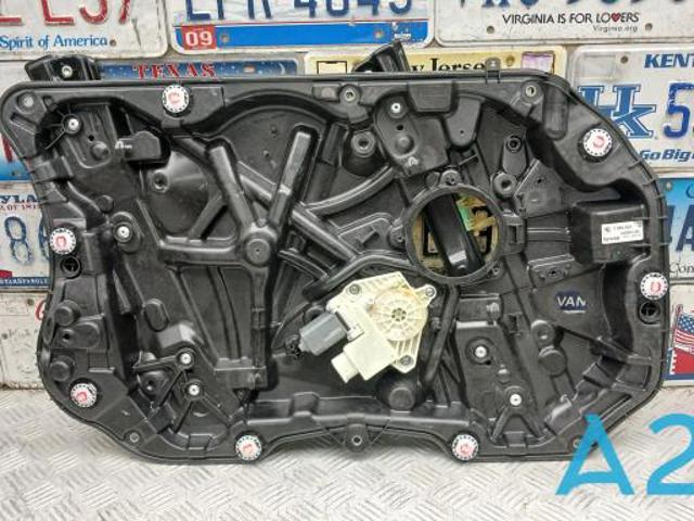 Склопідйомник передньої лівої двері 51337487085 BMW