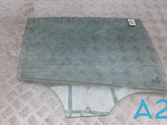 Скло заднє праве 51357182118 BMW