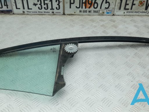 Скло кутове дверей задніх 51357197886 BMW