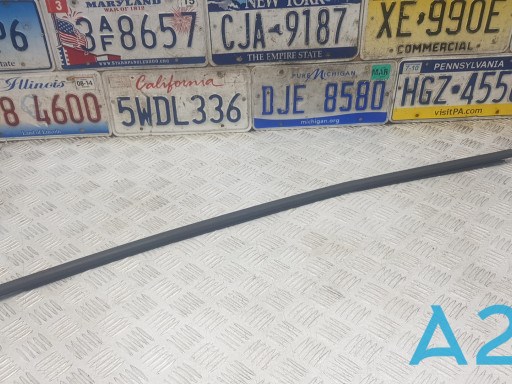 Молдинг опускного скла двері задньої, правої 51357258294 BMW