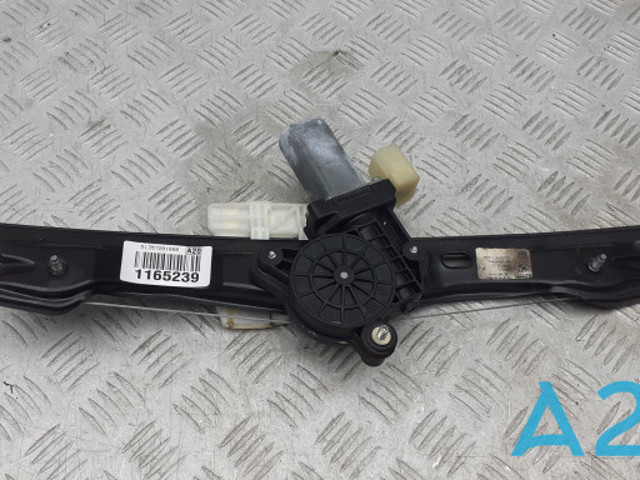 Склопідйомник задніх правих дверей 51357281888 BMW
