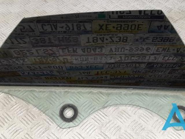 Скло задніх дверей, правих 51357309728 BMW